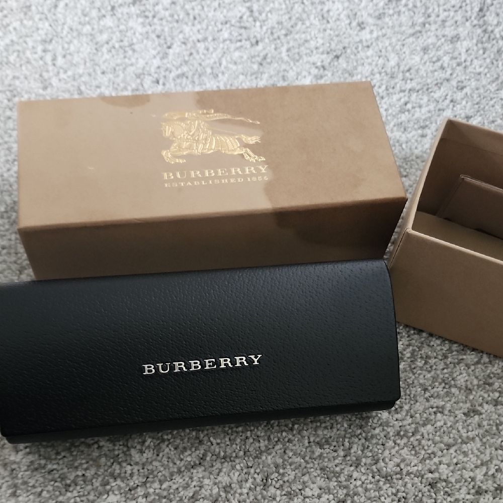Plaid Cat-Eye Sunglasses- Burberry - Picture 6 of 9